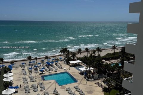 Condominio en venta en Hallandale Beach, Florida, 1 dormitorio, 68.38 m2 № 1878656 - foto 13