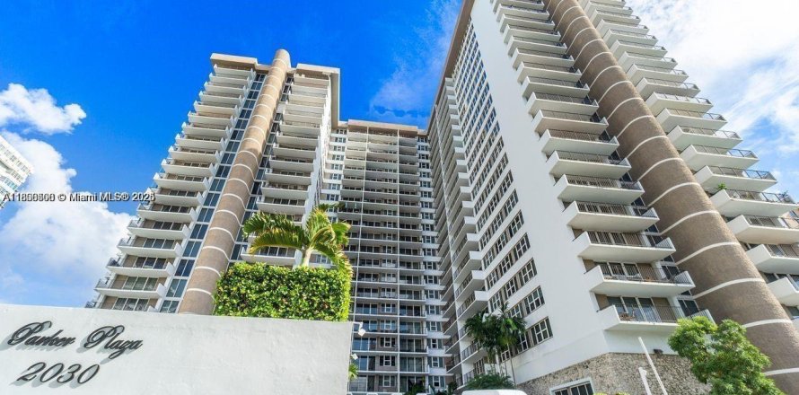 Condominio en Hallandale Beach, Florida, 1 dormitorio  № 1878656