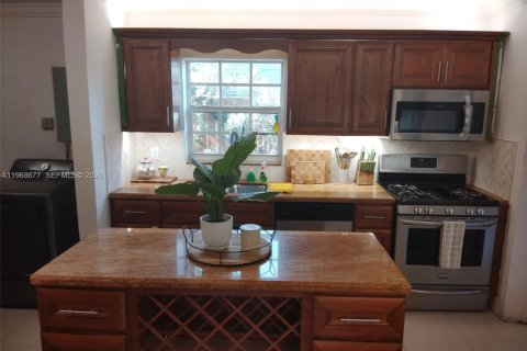 House in Miami Gardens, Florida 4 bedrooms, 147.71 sq.m. № 2030084 - photo 30