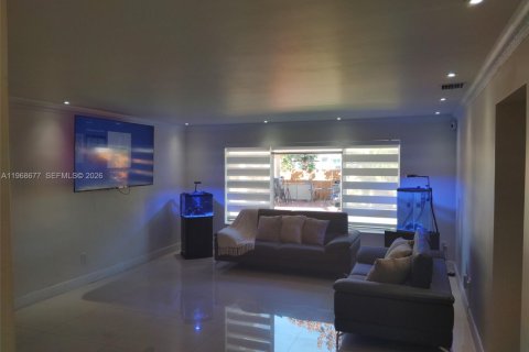 House in Miami Gardens, Florida 4 bedrooms, 147.71 sq.m. № 2030084 - photo 3