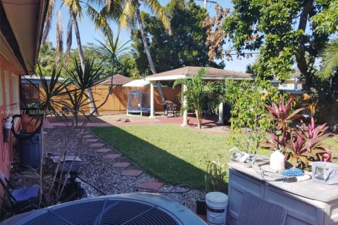 House in Miami Gardens, Florida 4 bedrooms, 147.71 sq.m. № 2030084 - photo 26