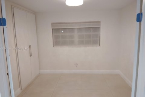 House in Miami Gardens, Florida 4 bedrooms, 147.71 sq.m. № 2030084 - photo 16