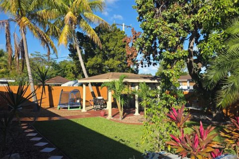 House in Miami Gardens, Florida 4 bedrooms, 147.71 sq.m. № 2030084 - photo 12