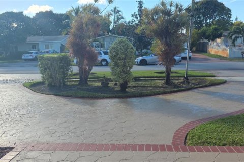 House in Miami Gardens, Florida 4 bedrooms, 147.71 sq.m. № 2030084 - photo 24