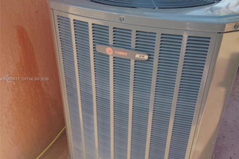 House in Miami Gardens, Florida 4 bedrooms, 147.71 sq.m. № 2030084 - photo 15