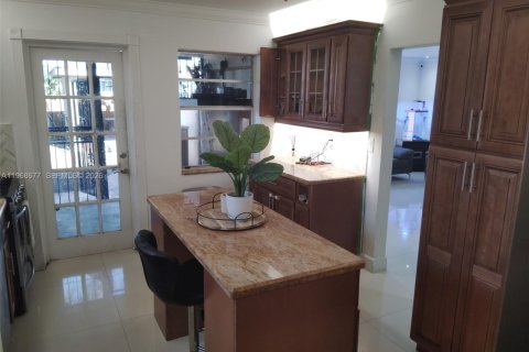 House in Miami Gardens, Florida 4 bedrooms, 147.71 sq.m. № 2030084 - photo 21