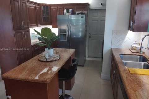 House in Miami Gardens, Florida 4 bedrooms, 147.71 sq.m. № 2030084 - photo 6