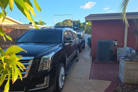 House in Miami Gardens, Florida 4 bedrooms, 147.71 sq.m. № 2030084 - photo 5