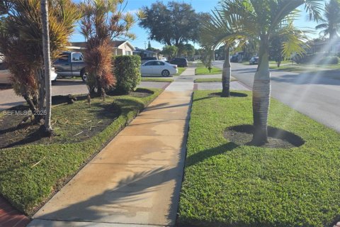 House in Miami Gardens, Florida 4 bedrooms, 147.71 sq.m. № 2030084 - photo 22