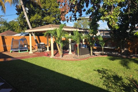 House in Miami Gardens, Florida 4 bedrooms, 147.71 sq.m. № 2030084 - photo 8