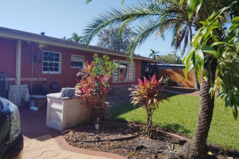 House in Miami Gardens, Florida 4 bedrooms, 147.71 sq.m. № 2030084 - photo 23