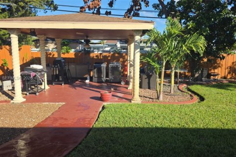 House in Miami Gardens, Florida 4 bedrooms, 147.71 sq.m. № 2030084 - photo 20