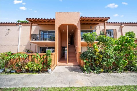 Copropriété à louer à Miami Lakes, Floride: 2 chambres, 75.81 m2 № 2366444 - photo 28