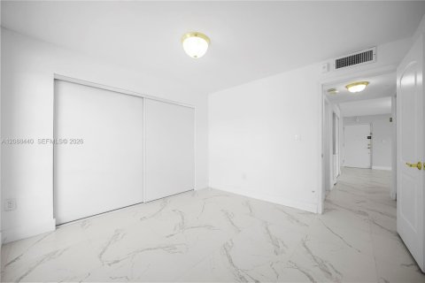 Copropriété à louer à Miami Lakes, Floride: 2 chambres, 75.81 m2 № 2366444 - photo 11