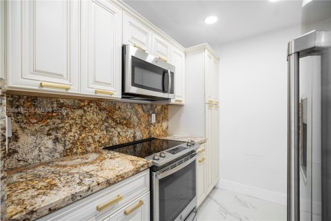Copropriété à louer à Miami Lakes, Floride: 2 chambres, 75.81 m2 № 2366444 - photo 4