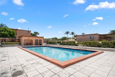 Copropriété à louer à Miami Lakes, Floride: 2 chambres, 75.81 m2 № 2366444 - photo 18