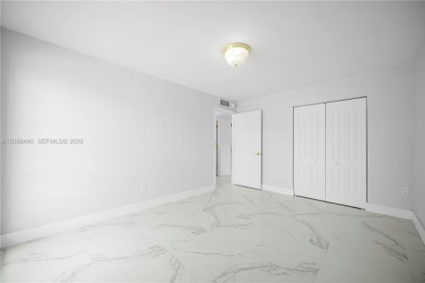 Copropriété à louer à Miami Lakes, Floride: 2 chambres, 75.81 m2 № 2366444 - photo 13
