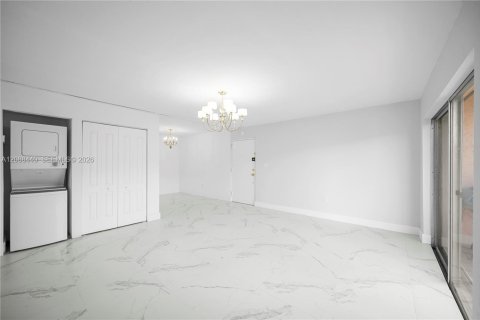 Copropriété à louer à Miami Lakes, Floride: 2 chambres, 75.81 m2 № 2366444 - photo 2