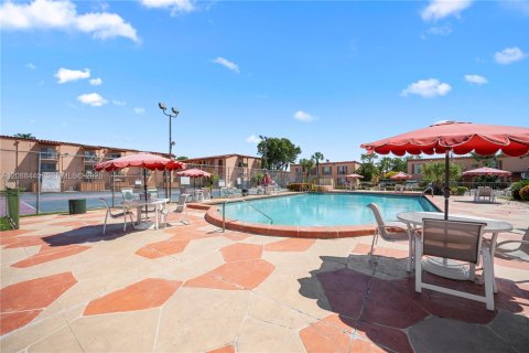 Copropriété à louer à Miami Lakes, Floride: 2 chambres, 75.81 m2 № 2366444 - photo 19