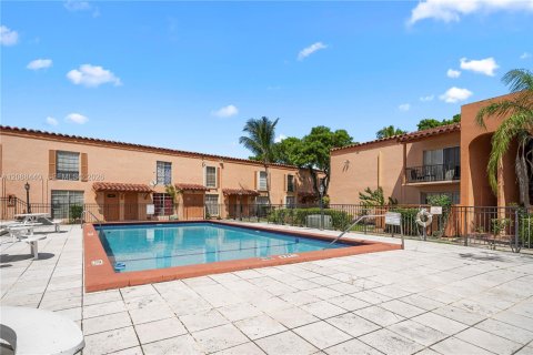 Copropriété à louer à Miami Lakes, Floride: 2 chambres, 75.81 m2 № 2366444 - photo 17
