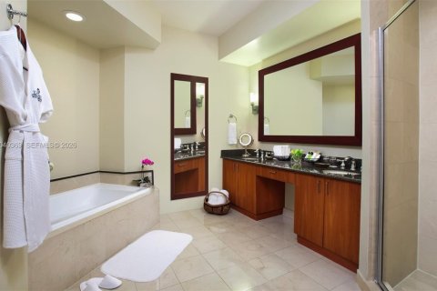 Hôtel, hôtellerie à vendre à Sunny Isles Beach, Floride: 51.19 m2 № 2086635 - photo 5
