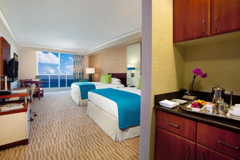 Hôtel, hôtellerie à vendre à Sunny Isles Beach, Floride: 51.19 m2 № 2086635 - photo 4