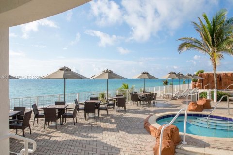 Hôtel, hôtellerie à vendre à Sunny Isles Beach, Floride: 51.19 m2 № 2086635 - photo 3