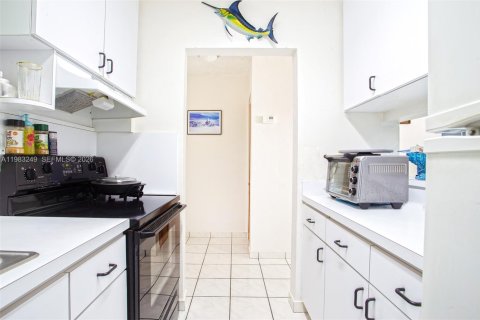 Купить кондоминиум в Майами, Флорида 2 спальни, 67.17м2, № 2049627 - фото 17