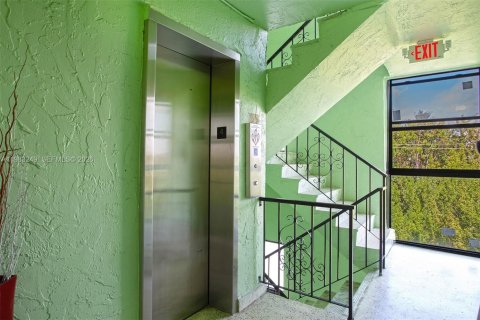 Купить кондоминиум в Майами, Флорида 2 спальни, 67.17м2, № 2049627 - фото 25