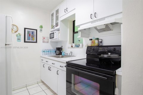 Купить кондоминиум в Майами, Флорида 2 спальни, 67.17м2, № 2049627 - фото 15