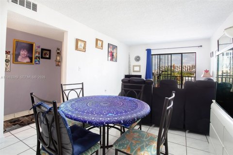 Купить кондоминиум в Майами, Флорида 2 спальни, 67.17м2, № 2049627 - фото 2