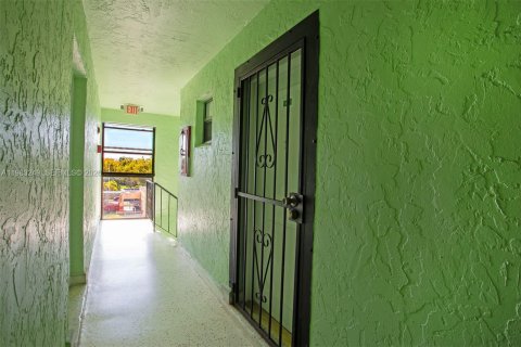 Купить кондоминиум в Майами, Флорида 2 спальни, 67.17м2, № 2049627 - фото 24