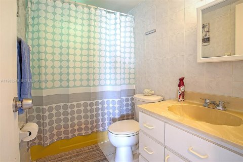 Купить кондоминиум в Майами, Флорида 2 спальни, 67.17м2, № 2049627 - фото 13
