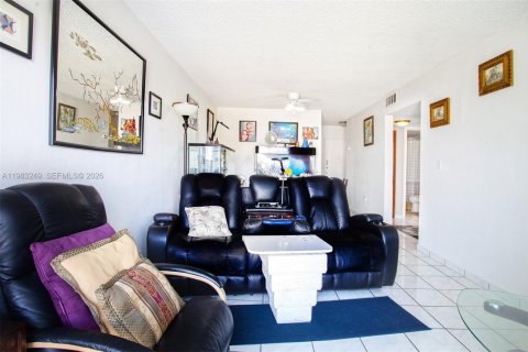 Купить кондоминиум в Майами, Флорида 2 спальни, 67.17м2, № 2049627 - фото 4