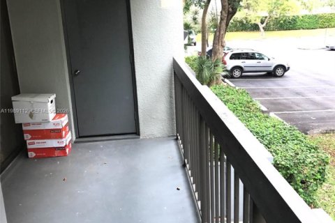 Condo in Miami, Florida, 1 bedroom  № 2051755 - photo 9