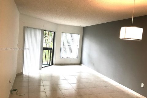 Condo in Miami, Florida, 1 bedroom  № 2051755 - photo 2