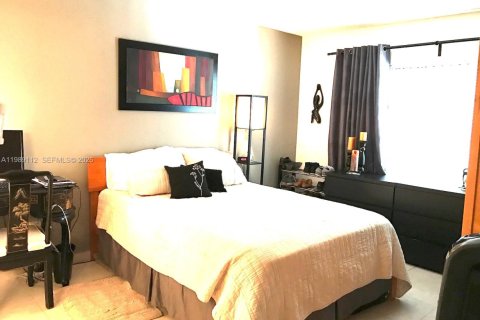 Condo in Miami, Florida, 1 bedroom  № 2051755 - photo 10