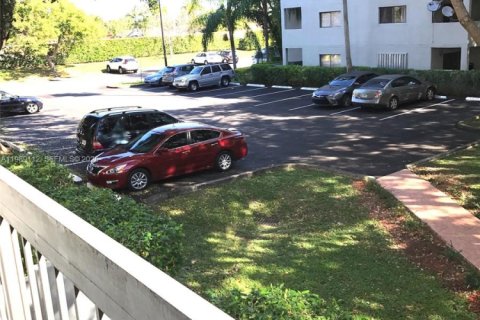 Condo in Miami, Florida, 1 bedroom  № 2051755 - photo 8