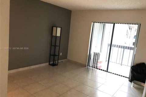 Condo in Miami, Florida, 1 bedroom  № 2051755 - photo 11