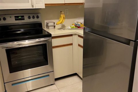 Condo in Miami, Florida, 1 bedroom  № 2051755 - photo 5