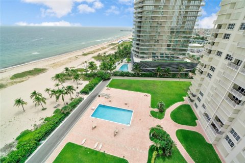 Condo in Pompano Beach, Florida, 2 bedrooms  № 1210571 - photo 1