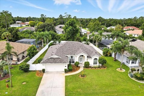 House in Palm Coast, Florida 3 bedrooms, 195.56 sq.m. № 1902915 - photo 1