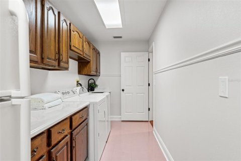 House in Lutz, Florida 4 bedrooms, 285.3 sq.m. № 1586534 - photo 28