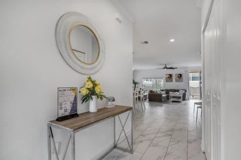 Touwnhouse à vendre à Davenport, Floride: 5 chambres, 201.32 m2 № 2380791 - photo 5