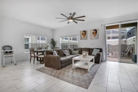 Touwnhouse à vendre à Davenport, Floride: 5 chambres, 201.32 m2 № 2380791 - photo 7