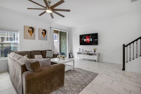Touwnhouse à vendre à Davenport, Floride: 5 chambres, 201.32 m2 № 2380791 - photo 12