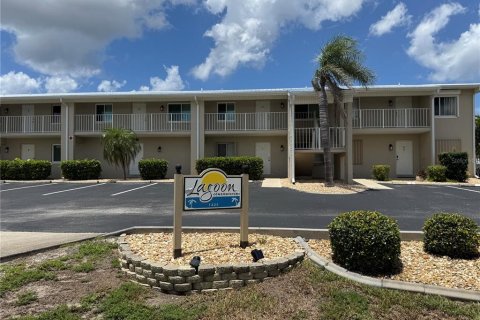 Condo in Punta Gorda, Florida, 2 bedrooms  № 1810478 - photo 2