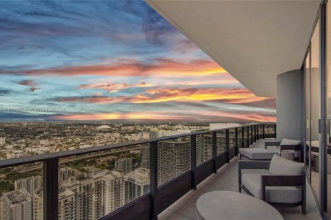 Condo à Miami, Floride, 3 chambres  № 2039658