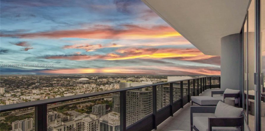 Кондоминиум с 3 спальнями в Майами, Флорида № 2039658