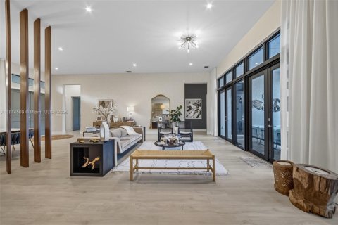 House in Southwest Ranches, Florida 4 bedrooms, 339.56 sq.m. № 1930099 - photo 16